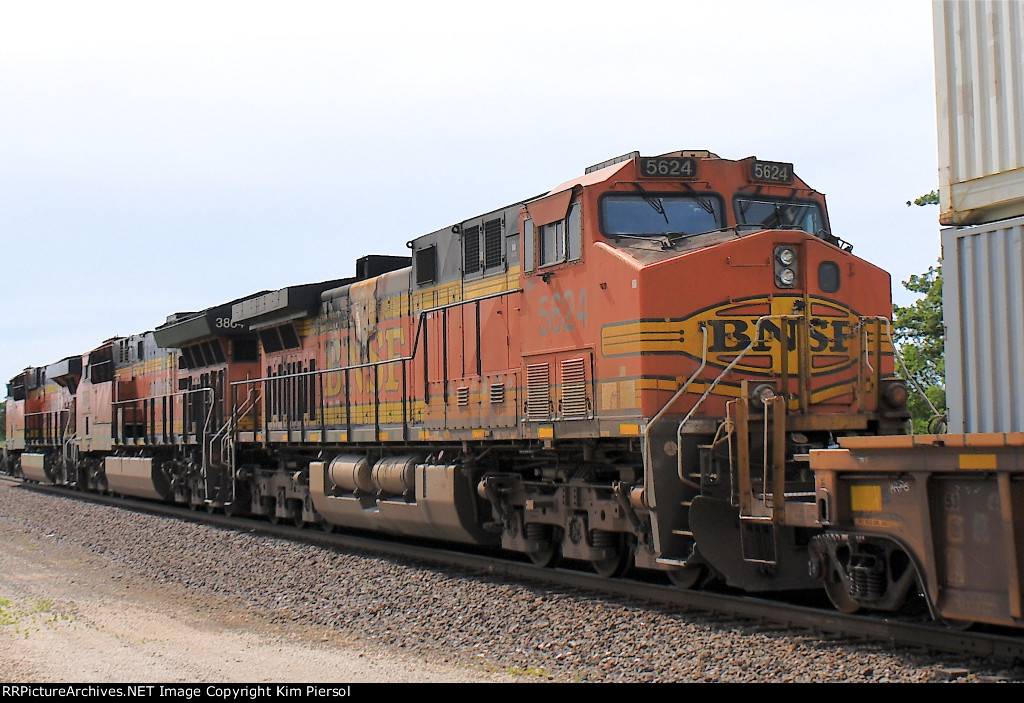 BNSF 5624